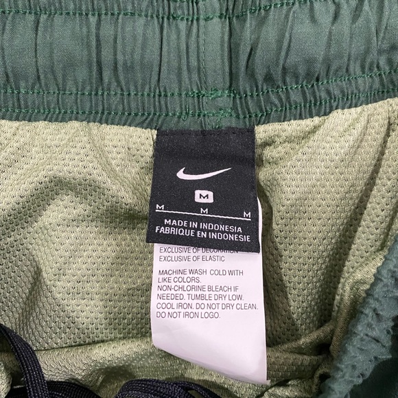 NIKE Men's Standard Solid Lap 9" Volley Short Swim Trunk - Picture 4 of 5